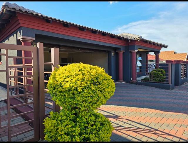 3 BEDROOM HOUSE FOR SALE IN THE ORCHARDS